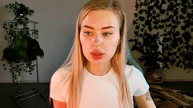 Explore our live girls sluts from our Custom and Multi clubs and checkout exclusive access to highly interactive content, such as shape, hair, titties, pussy type and many more.