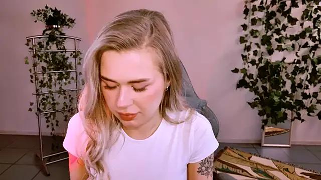 AdelLoyss from StripChat is Freechat