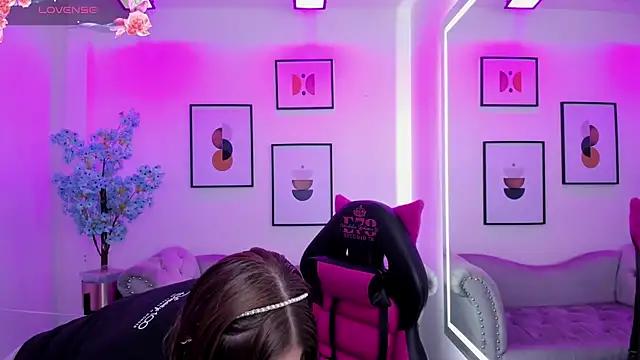 Agatha_luxx from StripChat