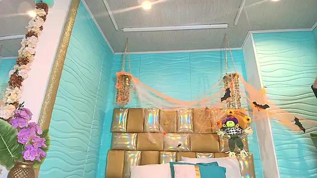 Explore our live girls sluts from our Custom and Multi clubs and checkout exclusive access to highly interactive content, such as shape, hair, titties, pussy type and many more.