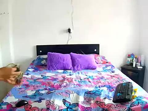 Explore our live girls sluts from our Custom and Multi clubs and checkout exclusive access to highly interactive content, such as shape, hair, titties, pussy type and many more.