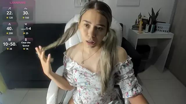 Aiilyn_Ds from StripChat