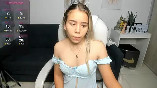 Aiilyn_Ds from StripChat