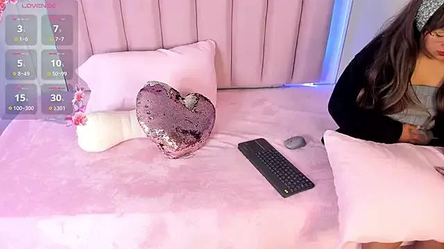 Explore our live girls sluts from our Custom and Multi clubs and checkout exclusive access to highly interactive content, such as shape, hair, titties, pussy type and many more.