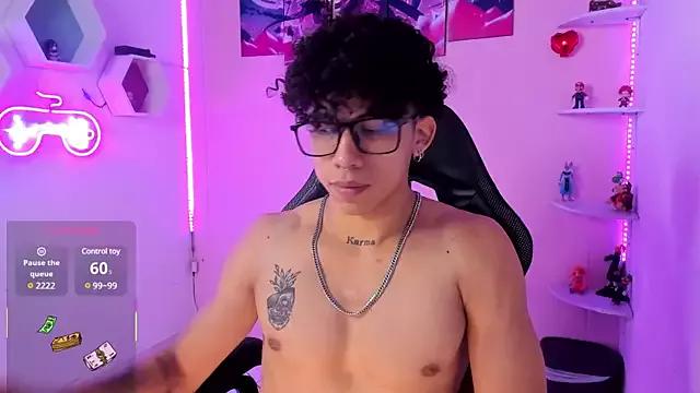 AkazaBoy_ from StripChat