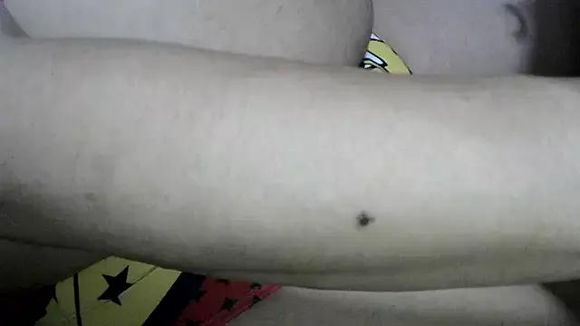 AKI09aki webcams show profile image 