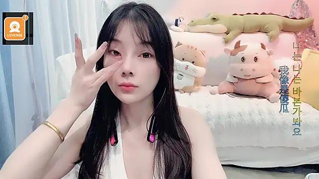 AKiKi711 from StripChat