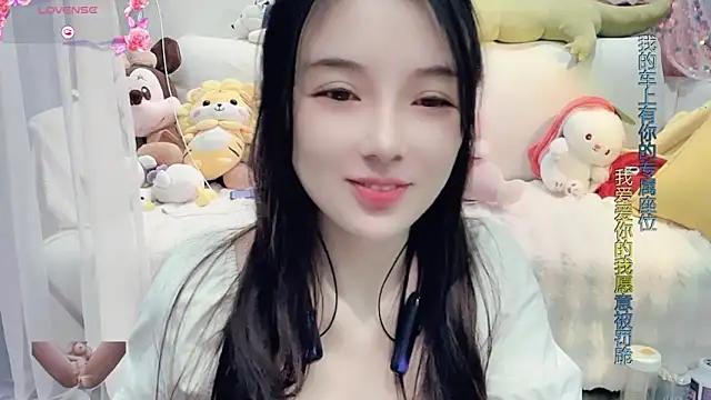 AKiKi711 from StripChat