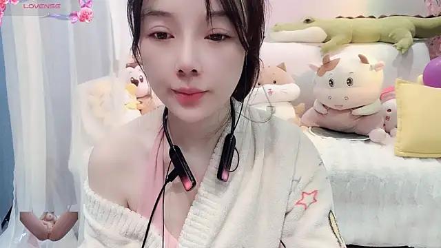 AKiKi711 from StripChat