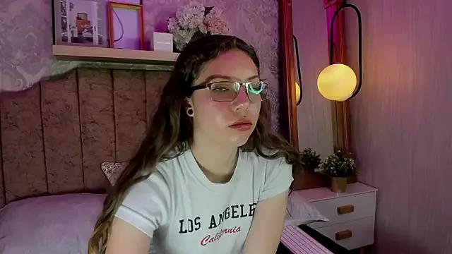 Explore our live girls sluts from our Custom and Multi clubs and checkout exclusive access to highly interactive content, such as shape, hair, titties, pussy type and many more.