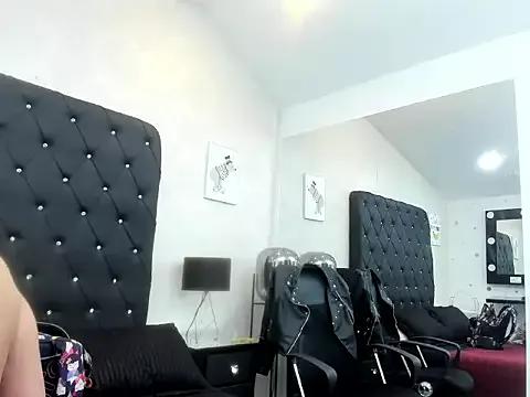Explore our live girls sluts from our Custom and Multi clubs and checkout exclusive access to highly interactive content, such as shape, hair, titties, pussy type and many more.