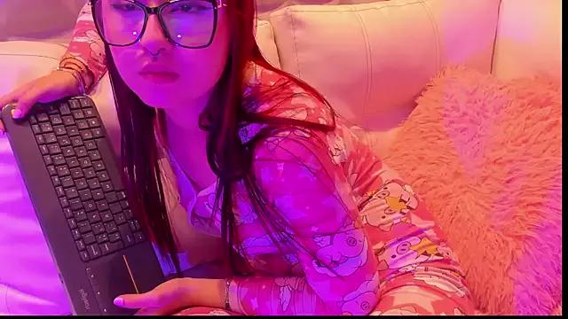 Explore our live girls sluts from our Custom and Multi clubs and checkout exclusive access to highly interactive content, such as shape, hair, titties, pussy type and many more.