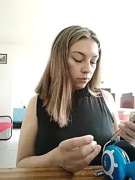 AlanaDesire from StripChat is Freechat