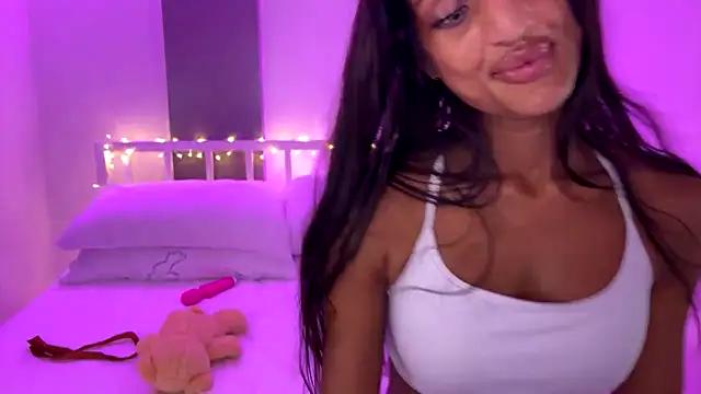 Explore our live girls sluts from our Custom and Multi clubs and checkout exclusive access to highly interactive content, such as shape, hair, titties, pussy type and many more.