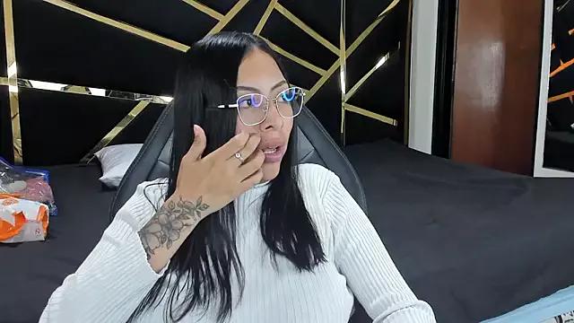 Explore our live girls sluts from our Custom and Multi clubs and checkout exclusive access to highly interactive content, such as shape, hair, titties, pussy type and many more.