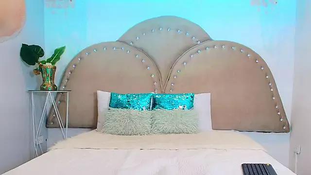 alanna_blaze from StripChat is Freechat
