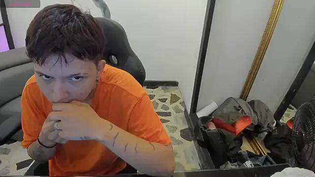 AlanRed_ from StripChat is Freechat