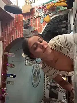 Alaska-de-lune on StripChat