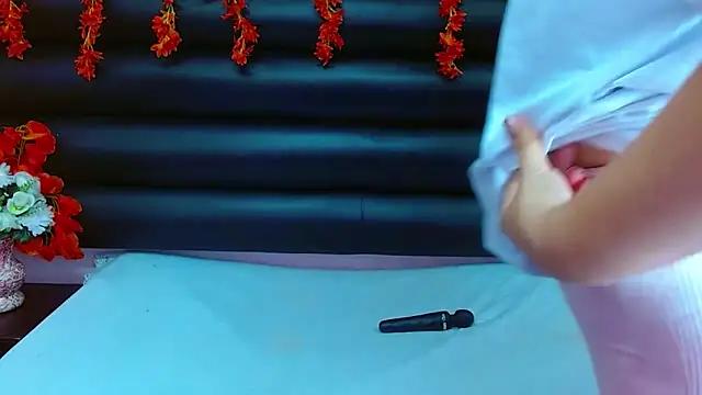 AlaSmith from StripChat