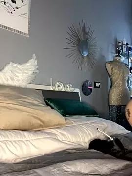 Alba_bianca from StripChat