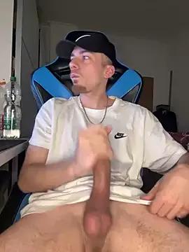 AlbanerYaro45 from StripChat