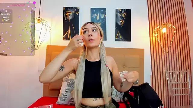 Explore our live girls sluts from our Custom and Multi clubs and checkout exclusive access to highly interactive content, such as shape, hair, titties, pussy type and many more.
