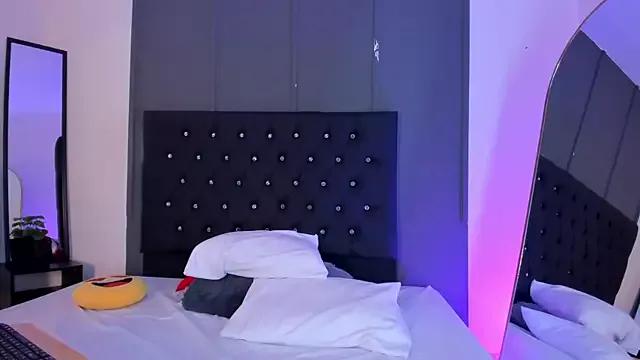 Explore our live girls sluts from our Custom and Multi clubs and checkout exclusive access to highly interactive content, such as shape, hair, titties, pussy type and many more.