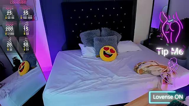 Explore our live girls sluts from our Custom and Multi clubs and checkout exclusive access to highly interactive content, such as shape, hair, titties, pussy type and many more.