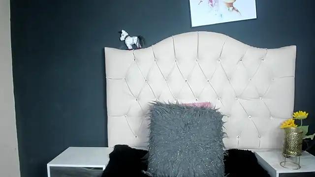 Explore our live girls sluts from our Custom and Multi clubs and checkout exclusive access to highly interactive content, such as shape, hair, titties, pussy type and many more.