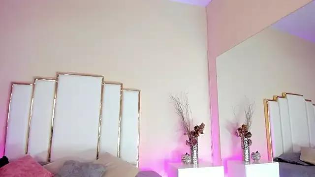 Explore our live girls sluts from our Custom and Multi clubs and checkout exclusive access to highly interactive content, such as shape, hair, titties, pussy type and many more.