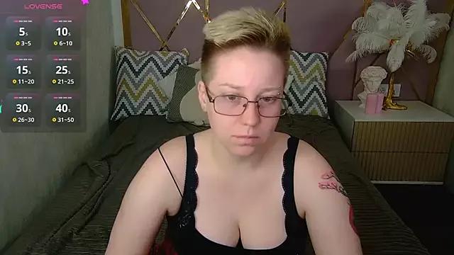 Explore our live girls sluts from our Custom and Multi clubs and checkout exclusive access to highly interactive content, such as shape, hair, titties, pussy type and many more.