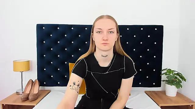 Explore our live girls sluts from our Custom and Multi clubs and checkout exclusive access to highly interactive content, such as shape, hair, titties, pussy type and many more.