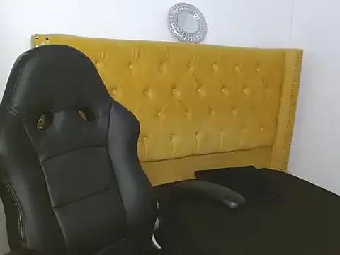 Explore our live girls sluts from our Custom and Multi clubs and checkout exclusive access to highly interactive content, such as shape, hair, titties, pussy type and many more.