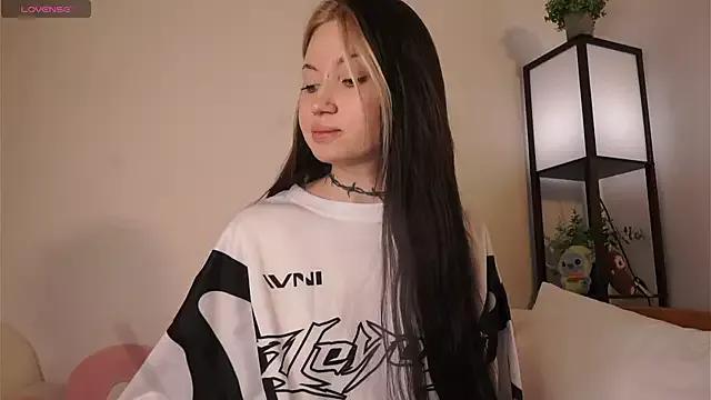 Alice_1n_Wonderland_ from StripChat is Freechat