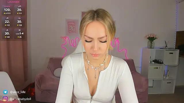 Explore our live girls sluts from our Custom and Multi clubs and checkout exclusive access to highly interactive content, such as shape, hair, titties, pussy type and many more.