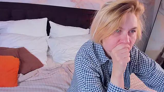 AliceMaurik from StripChat is Freechat