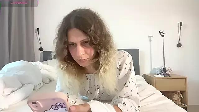 AlicePinkhead from StripChat is Freechat