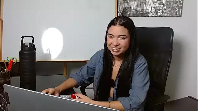 Explore our live girls sluts from our Custom and Multi clubs and checkout exclusive access to highly interactive content, such as shape, hair, titties, pussy type and many more.