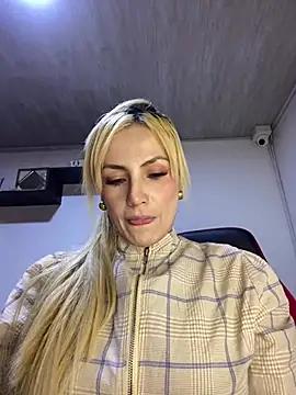 Explore our live girls sluts from our Custom and Multi clubs and checkout exclusive access to highly interactive content, such as shape, hair, titties, pussy type and many more.