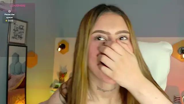 aliciia_Miller from StripChat is Freechat
