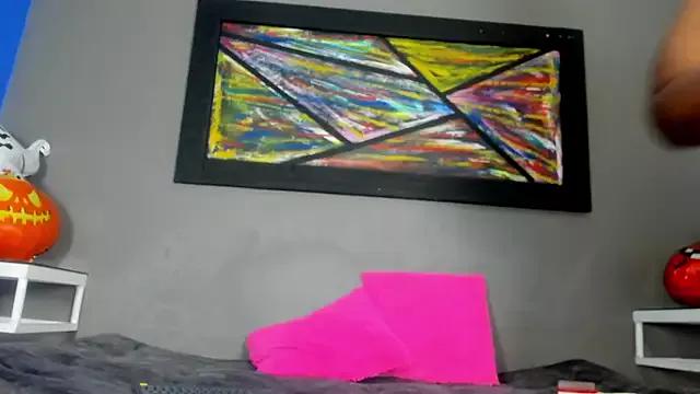 Explore our live girls sluts from our Custom and Multi clubs and checkout exclusive access to highly interactive content, such as shape, hair, titties, pussy type and many more.