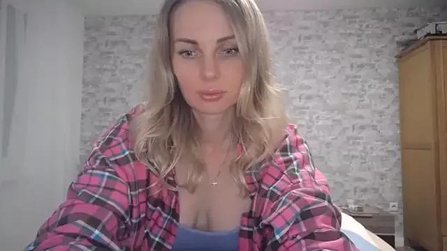 AlissonBia from StripChat is Freechat