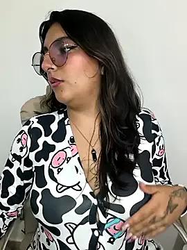 Alliccee from StripChat is Freechat