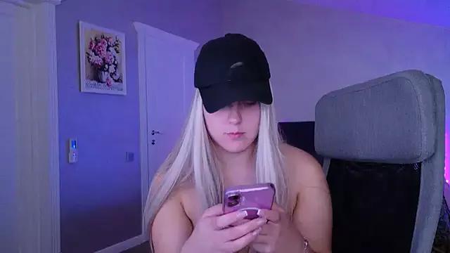 Explore our live girls sluts from our Custom and Multi clubs and checkout exclusive access to highly interactive content, such as shape, hair, titties, pussy type and many more.