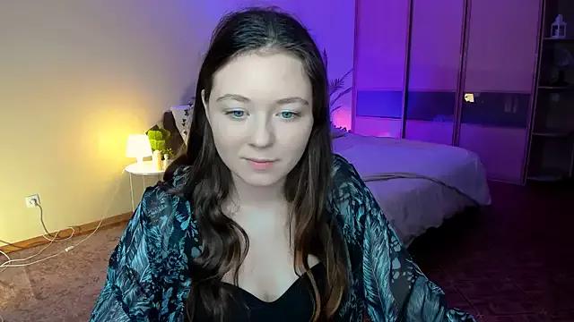 AlluringLookk from StripChat