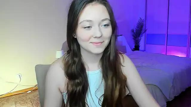 AlluringLookk from StripChat