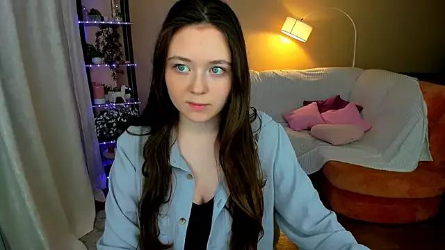 AlluringLookk from StripChat
