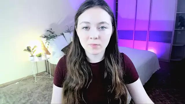 AlluringLookk from StripChat