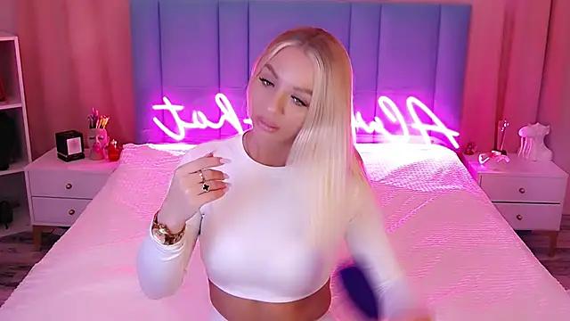 AllwaysHotJ from StripChat