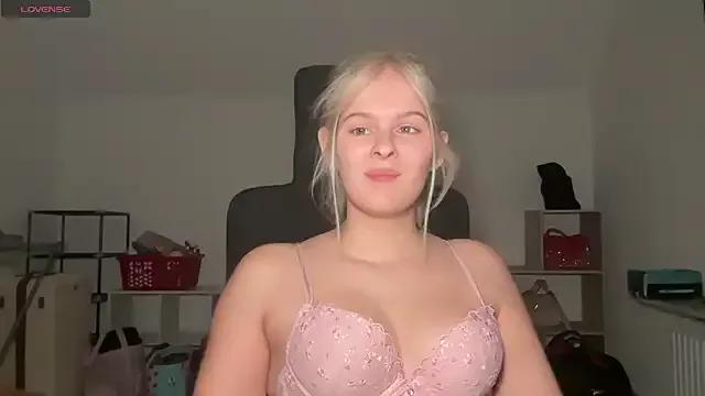 Allylove03 from StripChat